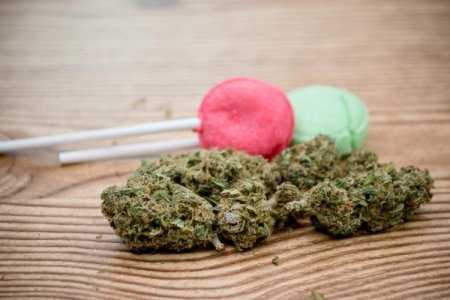 weed-cannabis-marijuana-candy-lollipop-stock-getty.jpg weed-cannabis-marijuana-candy-lollipop-stock-getty.jpg